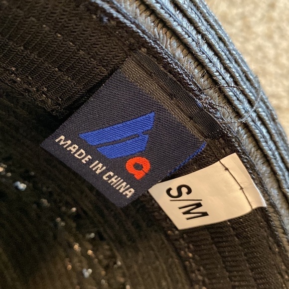 NWOT Lightweight Black Fedora with Flower Band - Picture 5 of 5